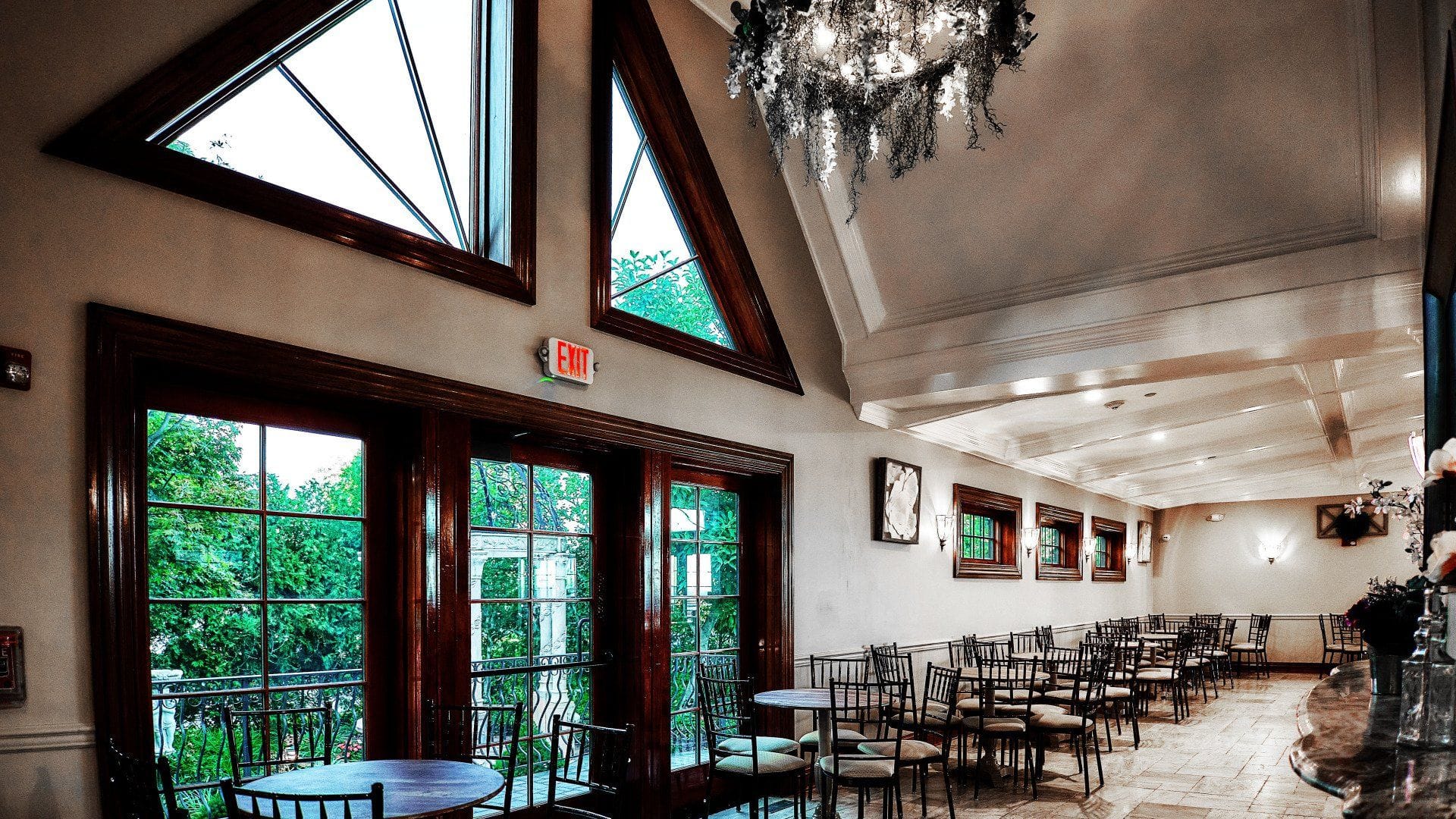 Indoor Cocktail Hour at Riviera Waterfront Mansion Long Island wedding venue in Massapequa, NY — 1