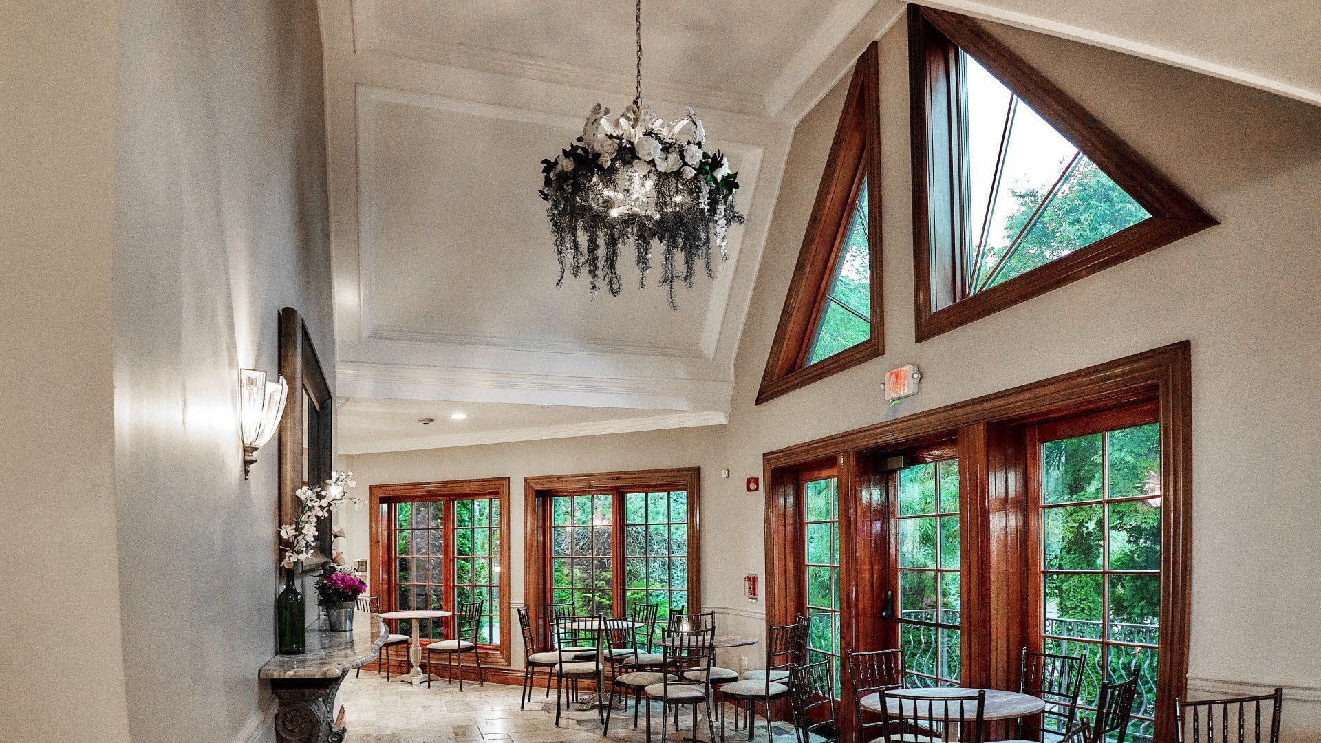 Indoor Cocktail Hour at Riviera Waterfront Mansion Long Island wedding venue in Massapequa, NY — 4