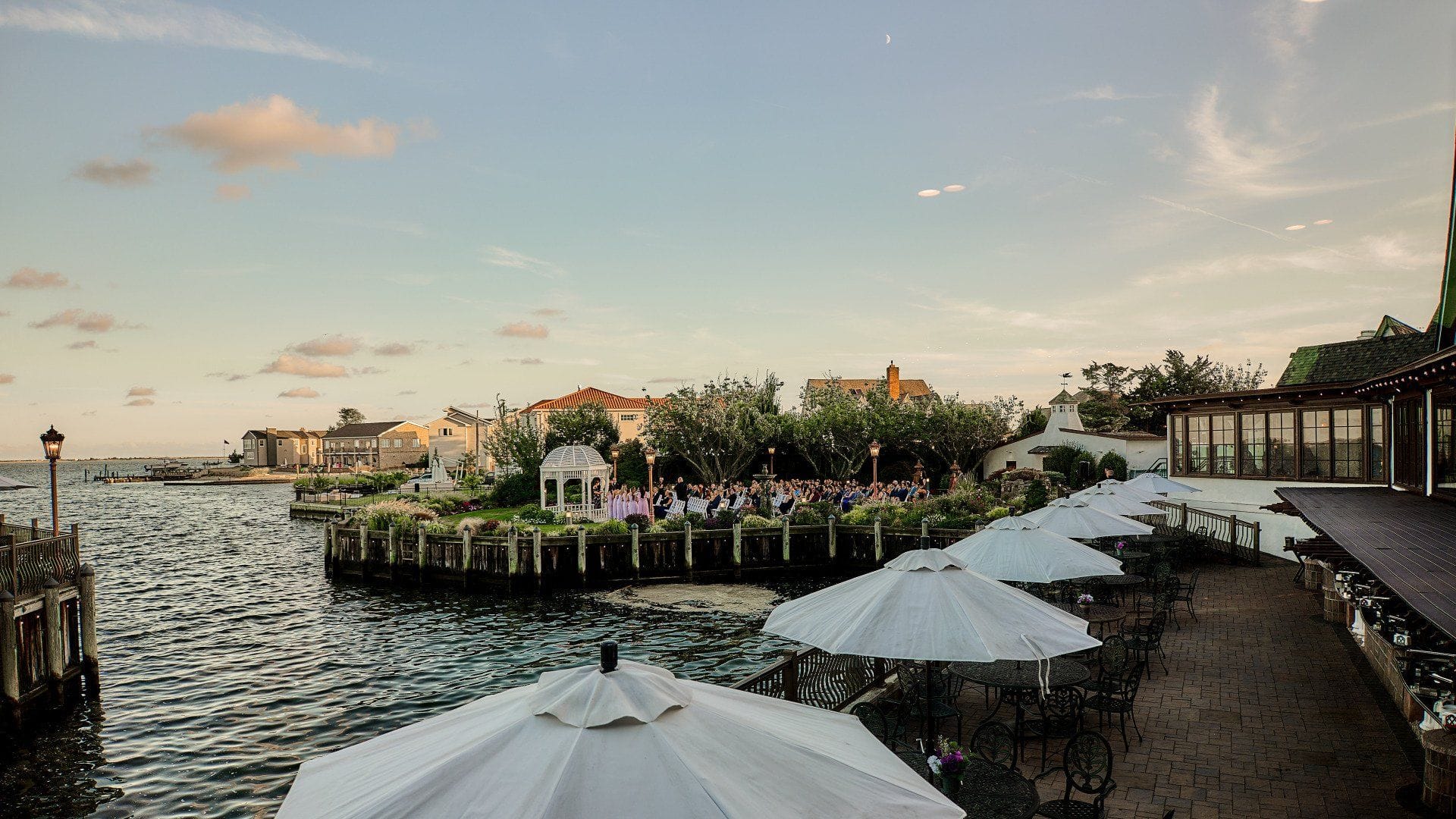 Outdoor Cocktail Hour at Riviera Waterfront Mansion Long Island wedding venue in Massapequa, NY — 8